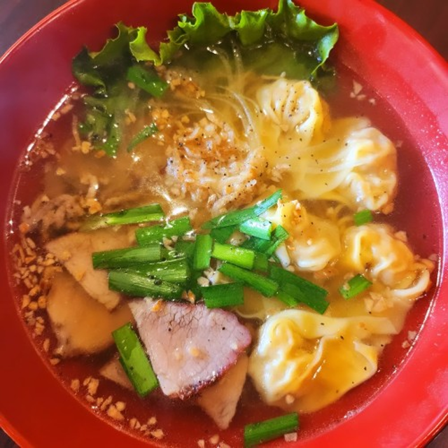 E1. Wonton & char siu pork.